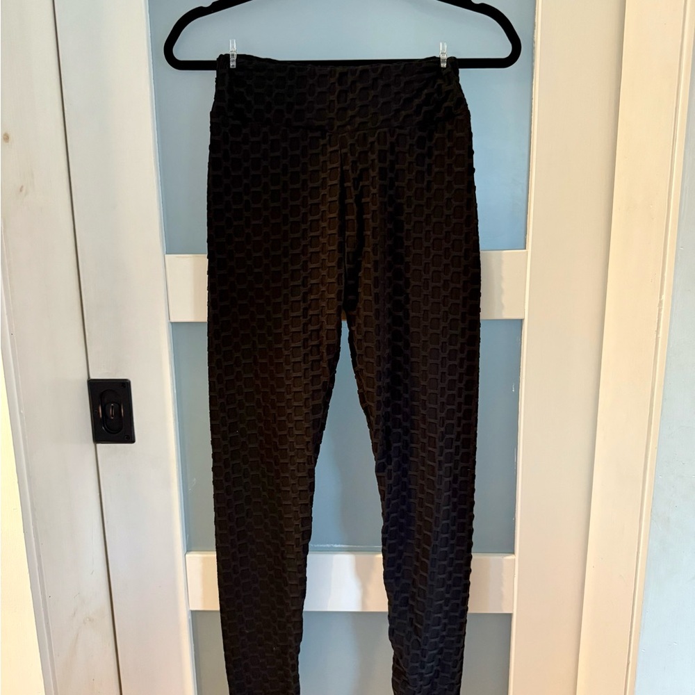 Black Textured Leggings